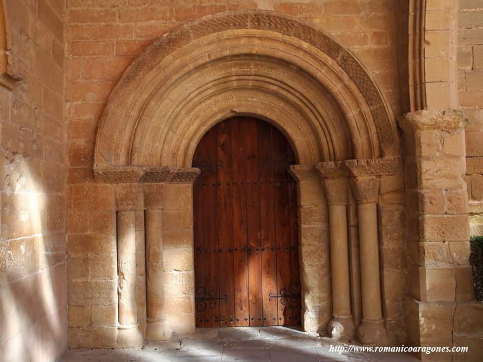 PORTADA DE ACCESO A CLAUSTRO